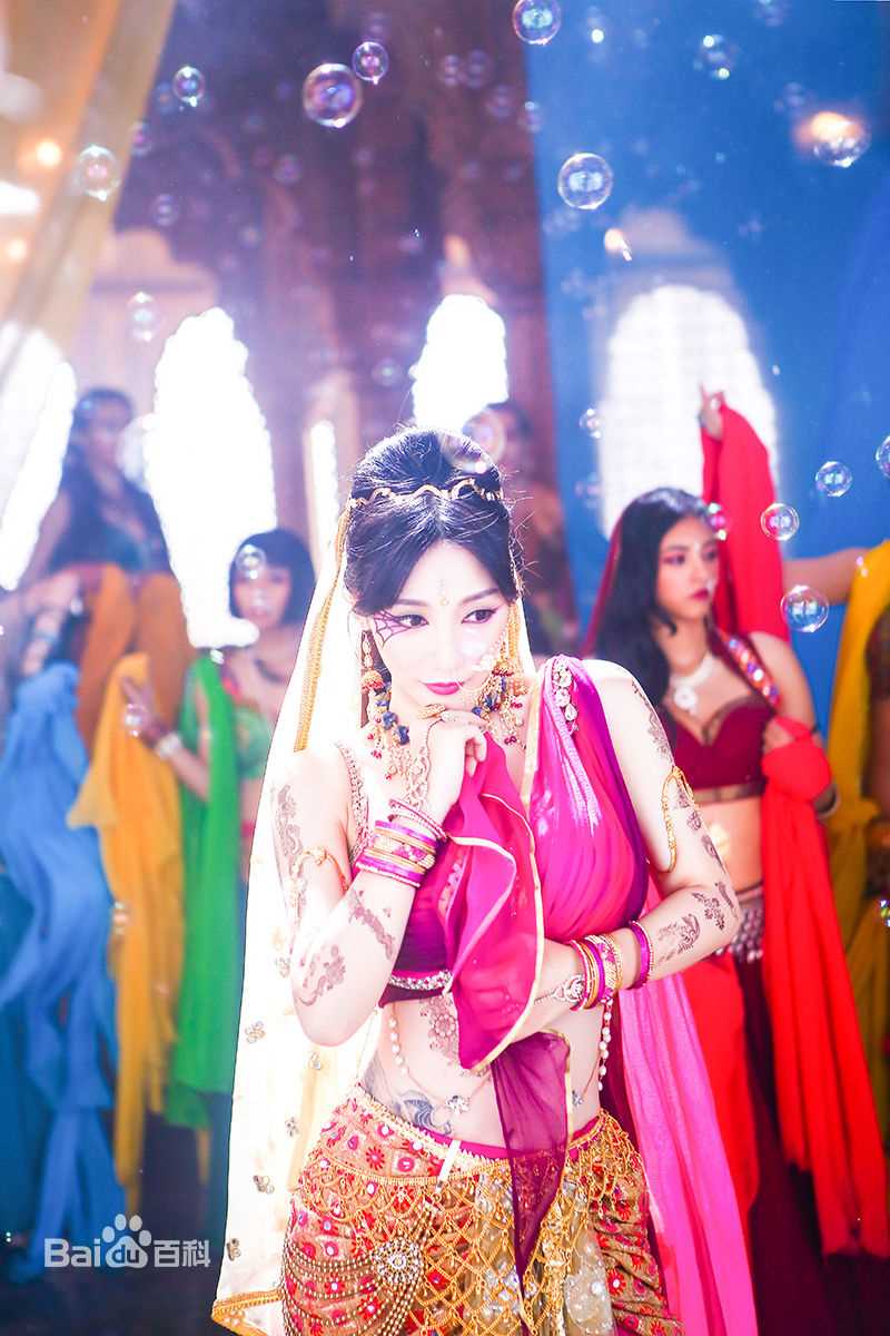 柳岩(Ada)《舞刀弄棍》剧照