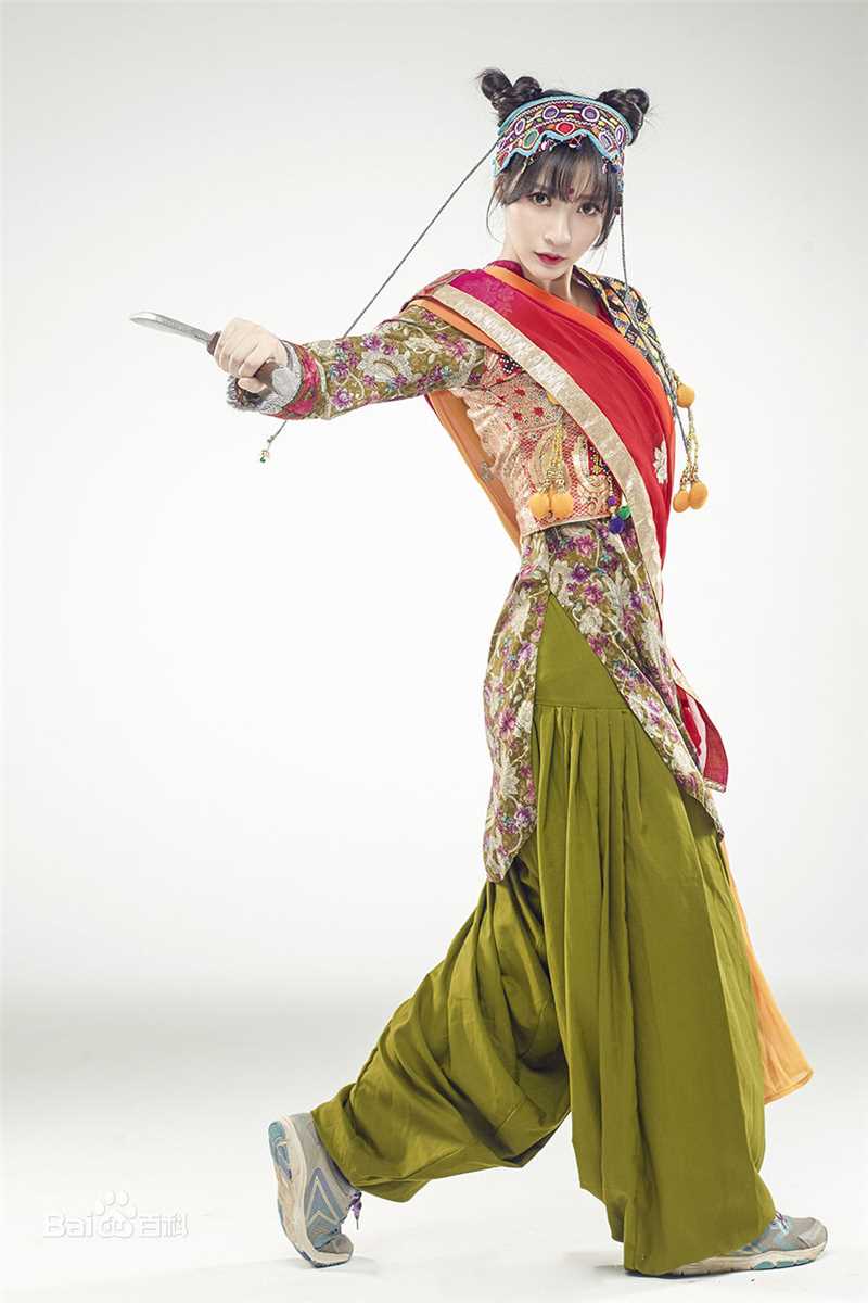 柳岩(Ada)《舞刀弄棍》剧照