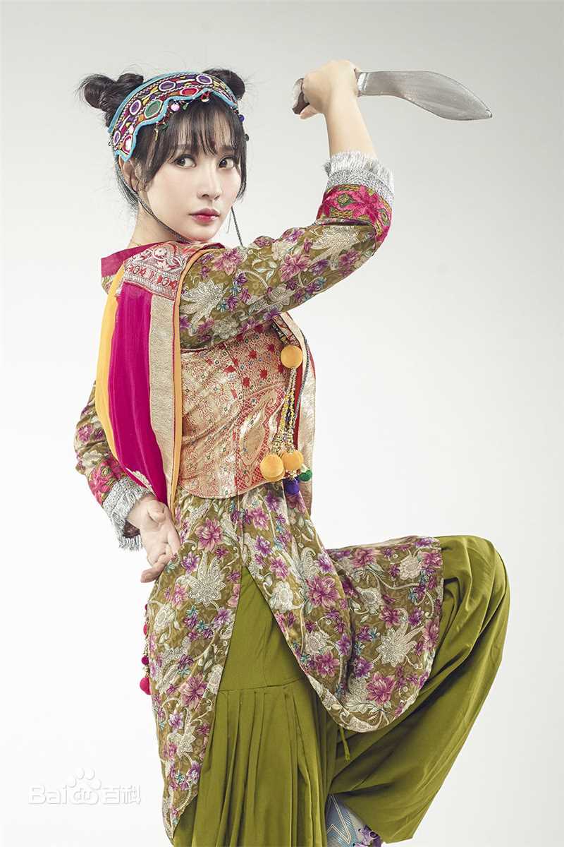 柳岩(Ada)《舞刀弄棍》剧照