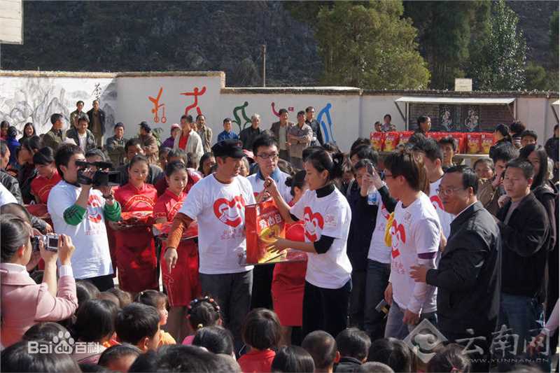 张国立(Zhang Guoli)希望工程献爱心图册