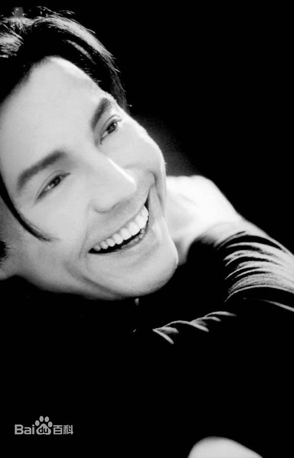 尊龙(John Lone)最新壁纸