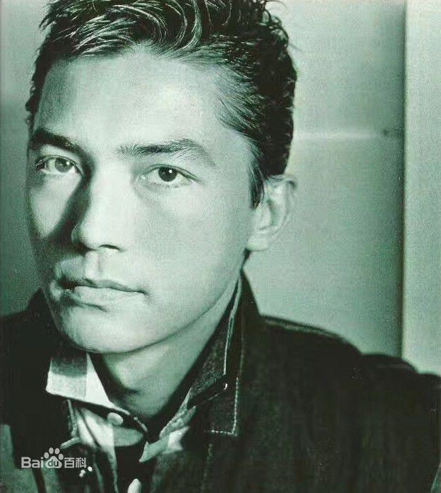 尊龙(John Lone)最新壁纸