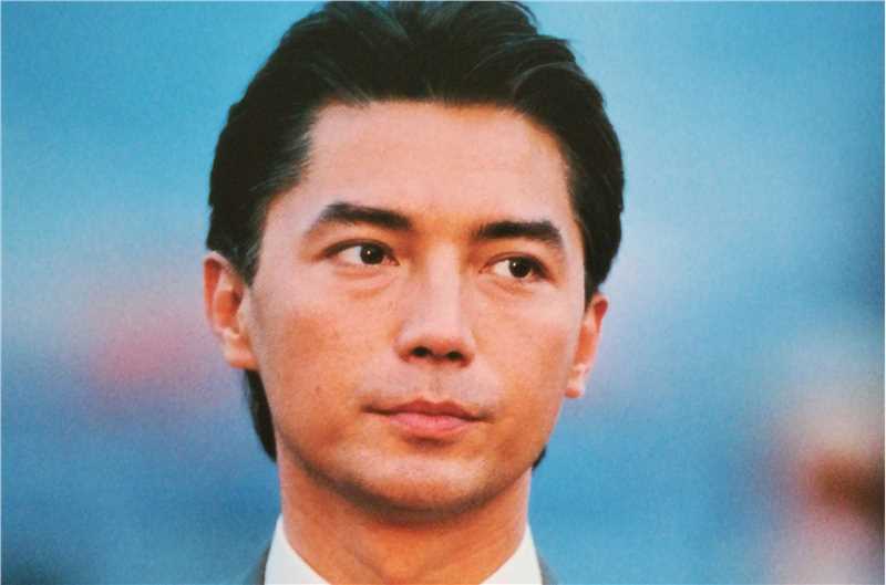 最新尊龙(John Lone)性感图片