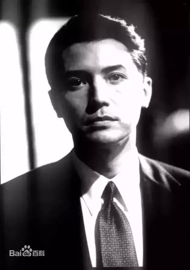 最新尊龙(John Lone)性感图片