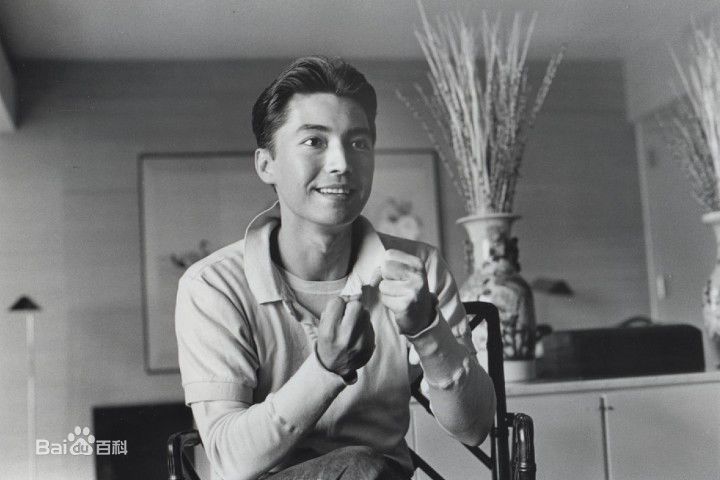 最新尊龙(John Lone)性感图片