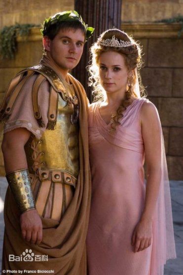 凯瑞·康顿(Kerry Condon)照片生活照