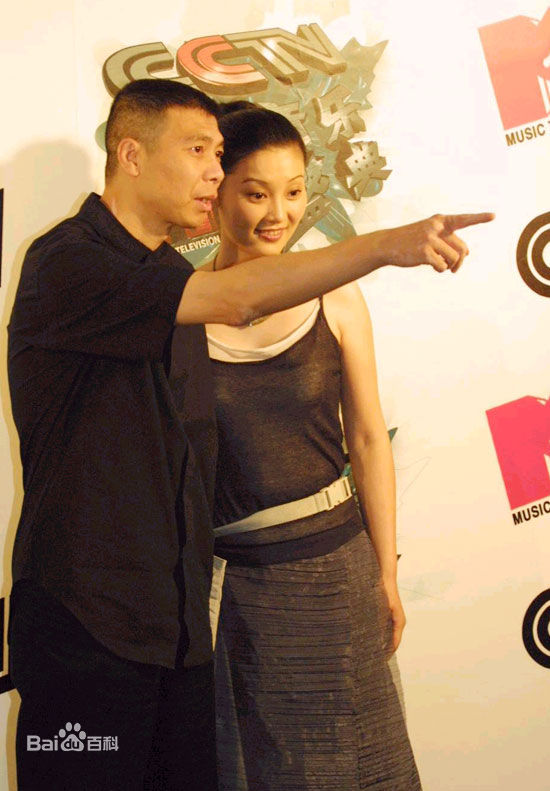 冯小刚(Xiaogang Feng)徐帆合影前后照片