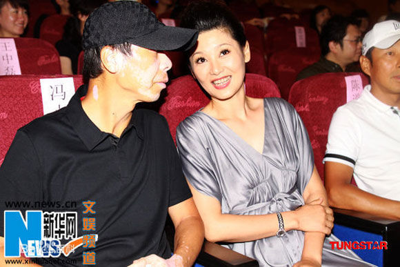 冯小刚(Xiaogang Feng)徐帆合影前后照片