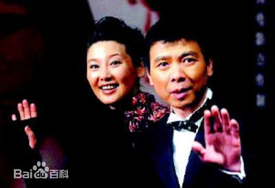 冯小刚(Xiaogang Feng)徐帆合影前后照片