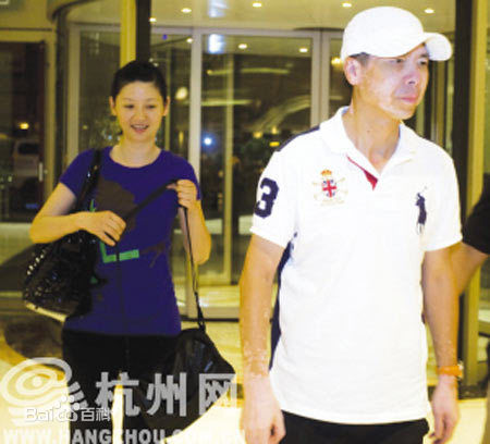 冯小刚(Xiaogang Feng)徐帆合影前后照片