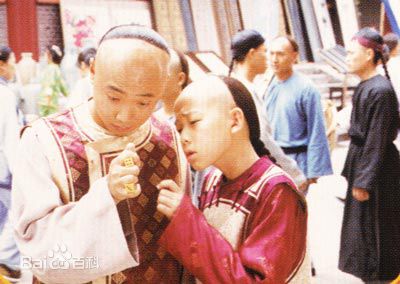 徐峥(Xú Zhēng)李卫当官生活照