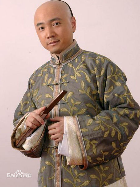 徐峥(Xú Zhēng)李卫当官生活照