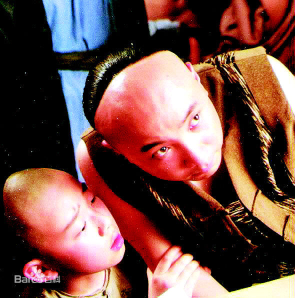 徐峥(Xú Zhēng)李卫当官生活照