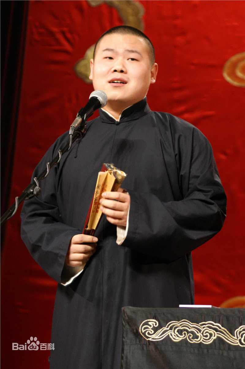 岳云鹏舞台上的前后照片