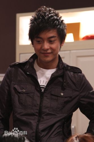 高清李佳航(Jean Lee)在《爱情公寓》 饰 张伟中的图集