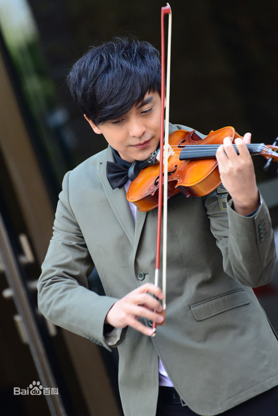 最新李佳航(Jean Lee)在电影《我为相亲狂》 饰 赵帅中的图集