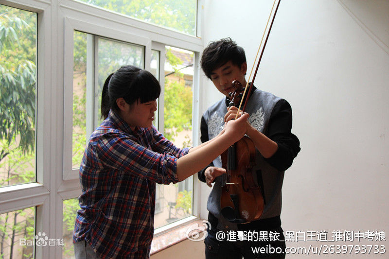 最新李佳航(Jean Lee)在电影《我为相亲狂》 饰 赵帅中的图集