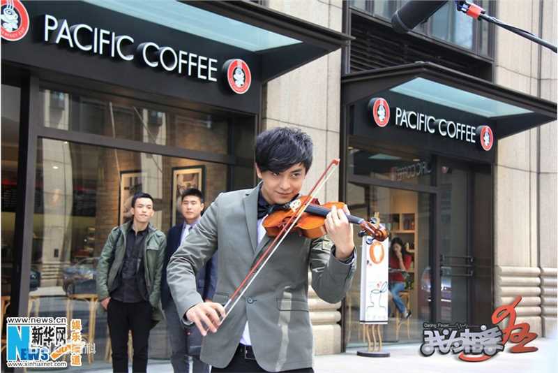 最新李佳航(Jean Lee)在电影《我为相亲狂》 饰 赵帅中的图集