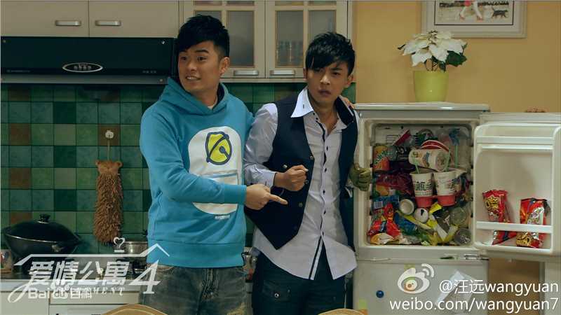 李佳航(Jean Lee)在《爱情公寓4》饰 张伟中的