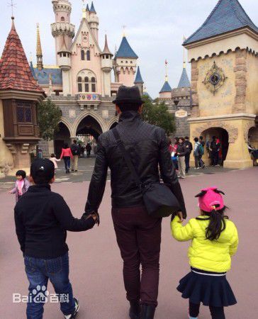 郭涛一家人前后照片