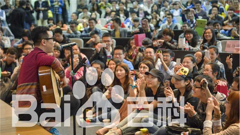 高清董成鹏(Da Peng)在《在难搞的日子笑出声来》全国签售中的图集