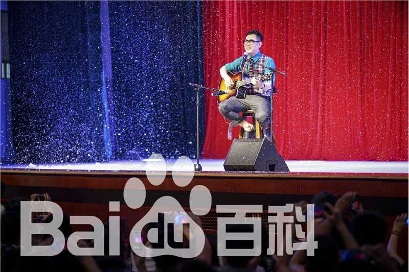 高清董成鹏(Da Peng)在《在难搞的日子笑出声来》全国签售中的图集