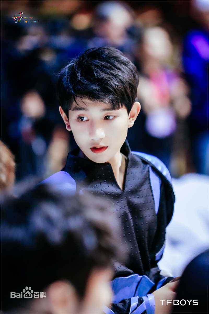 王源(Roy)主持节目壁纸壁纸