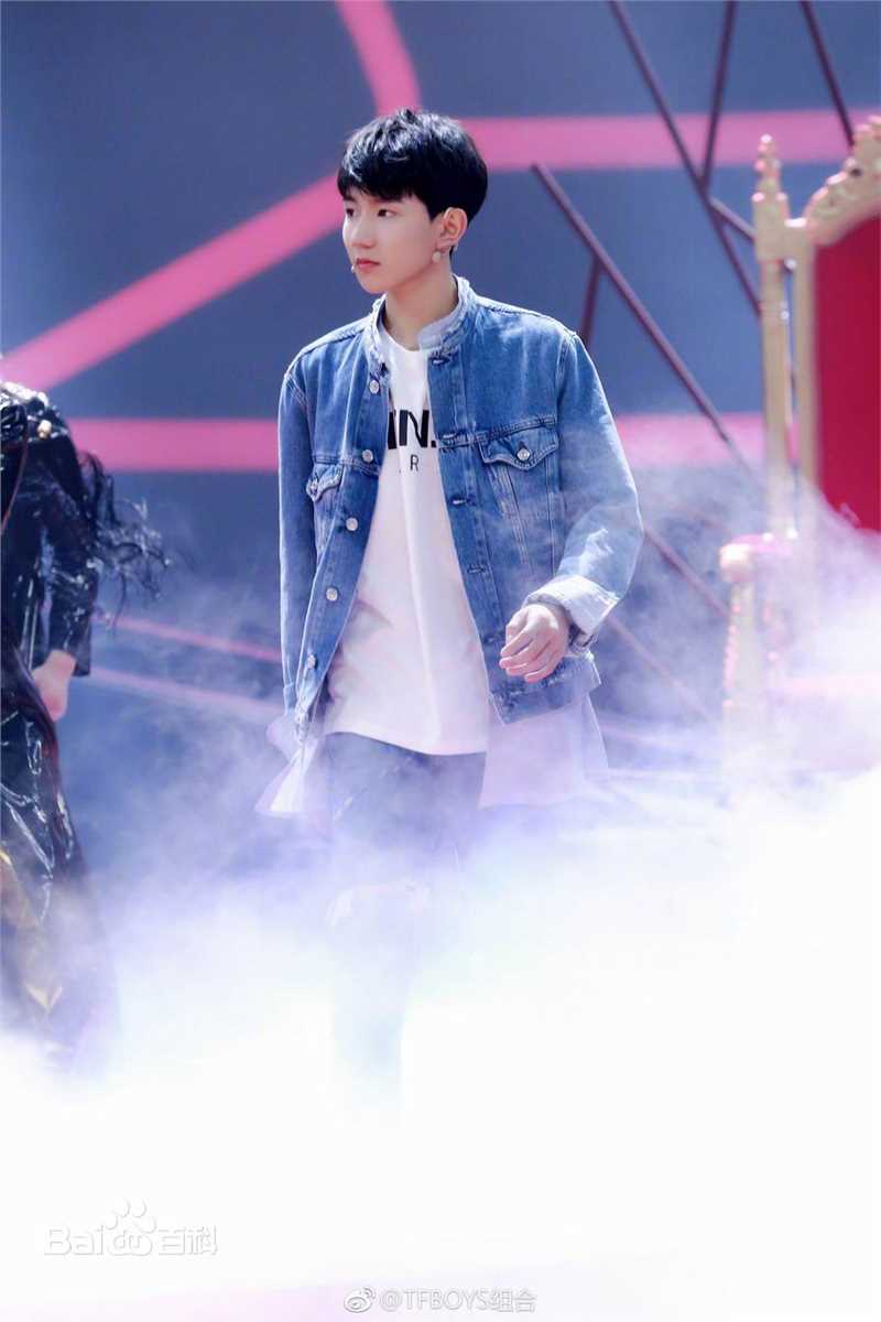 王源(Roy)主持节目壁纸壁纸