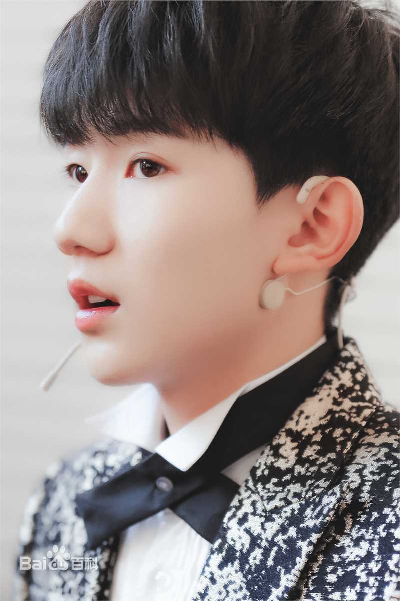 王源(Roy)主持节目壁纸壁纸