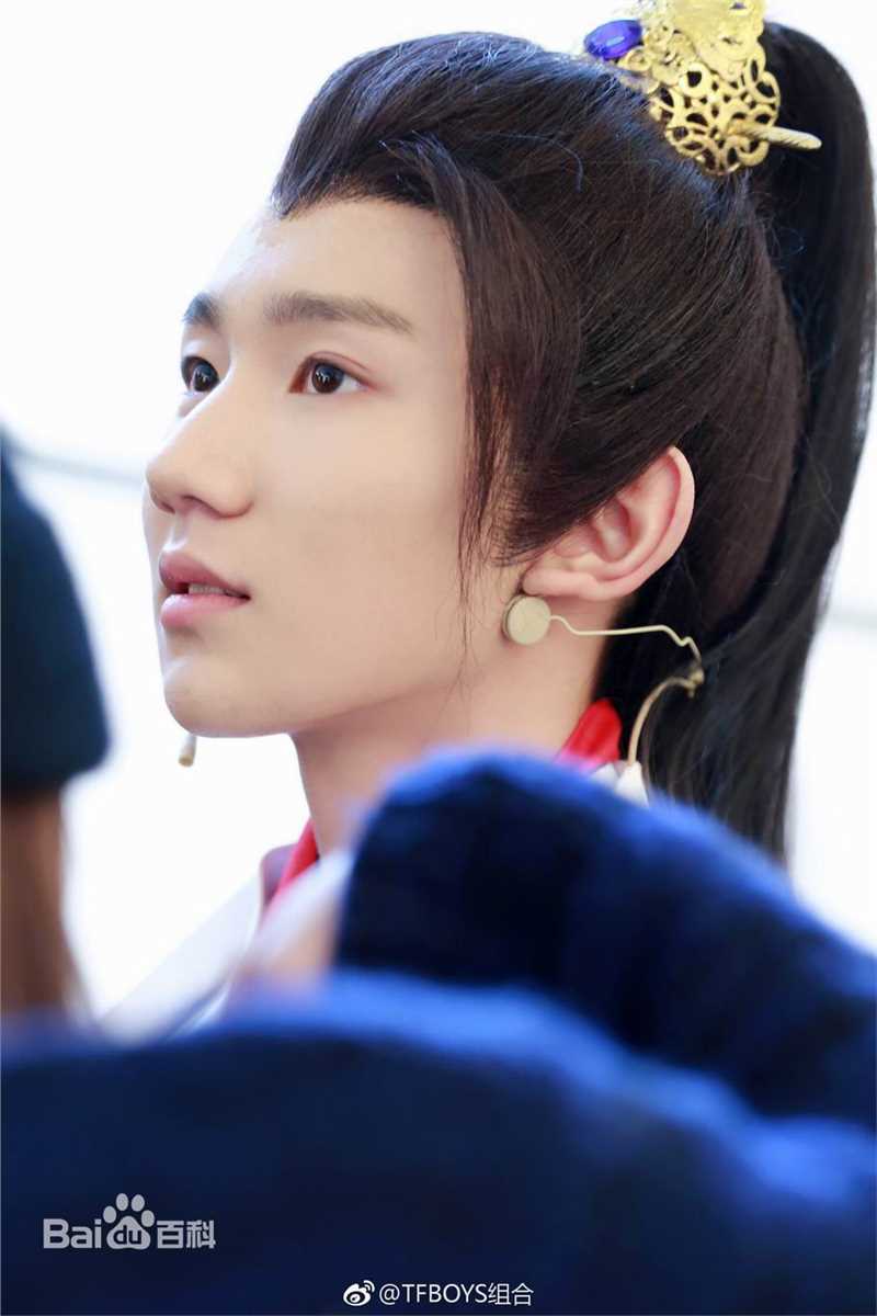 王源(Roy)主持节目壁纸壁纸