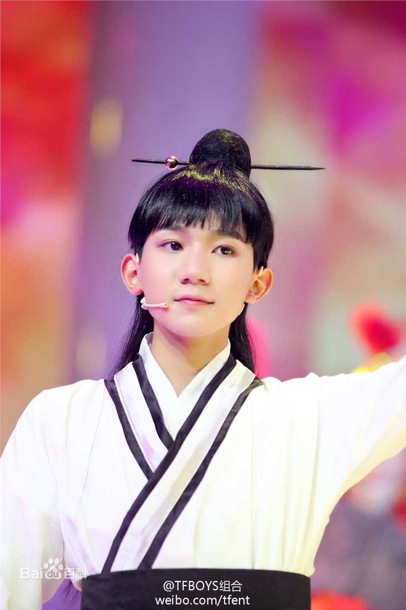 王源(Roy)主持节目壁纸壁纸