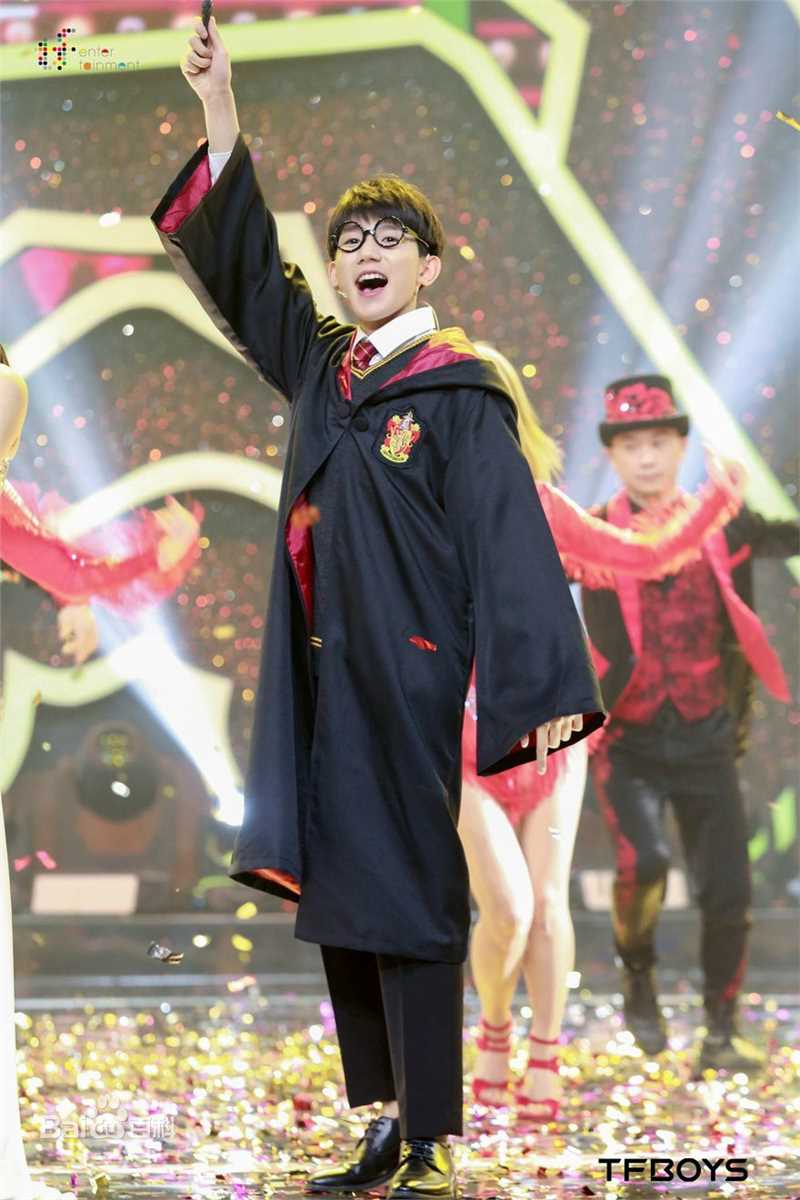 王源(Roy)主持节目壁纸壁纸