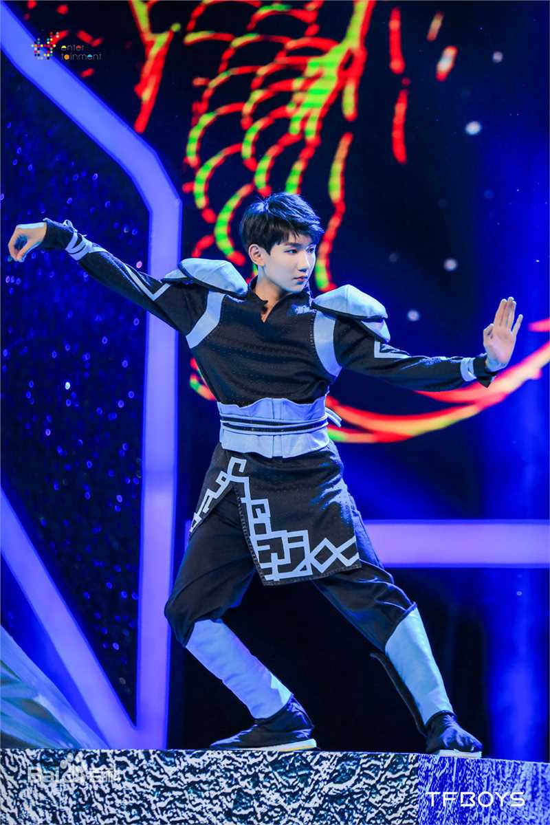 王源(Roy)主持节目壁纸壁纸