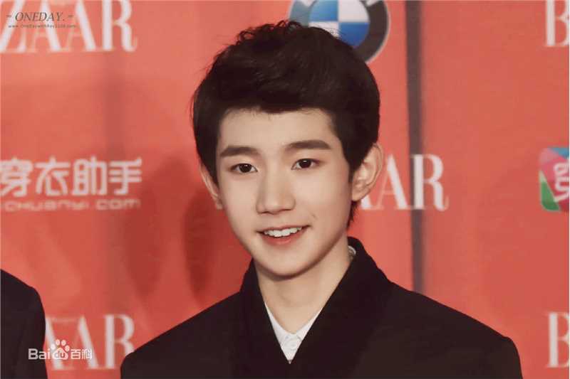 王源(Roy)社会活动生活照