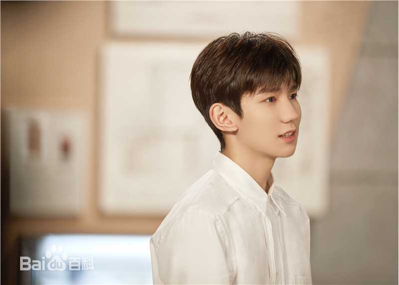 王源(Roy)社会活动生活照