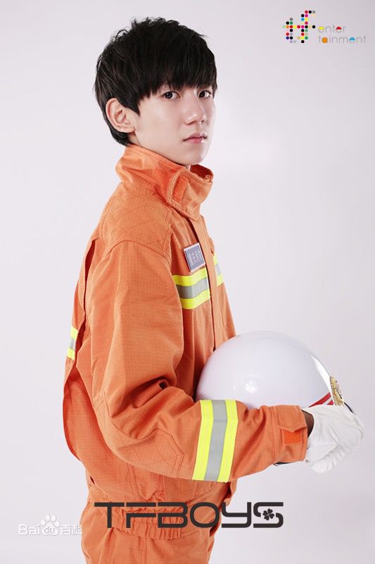 王源(Roy)社会活动生活照