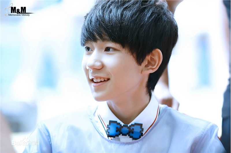 王源(Roy)社会活动生活照