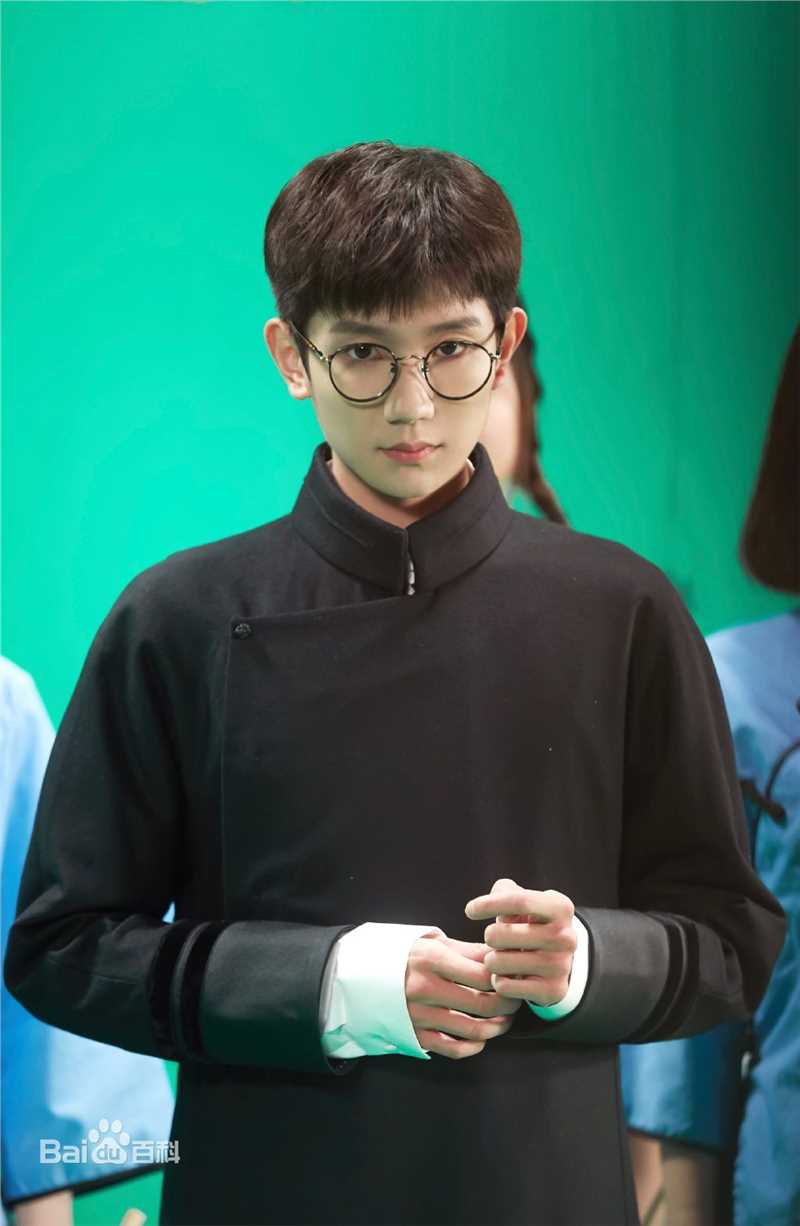 王源(Roy)社会活动生活照