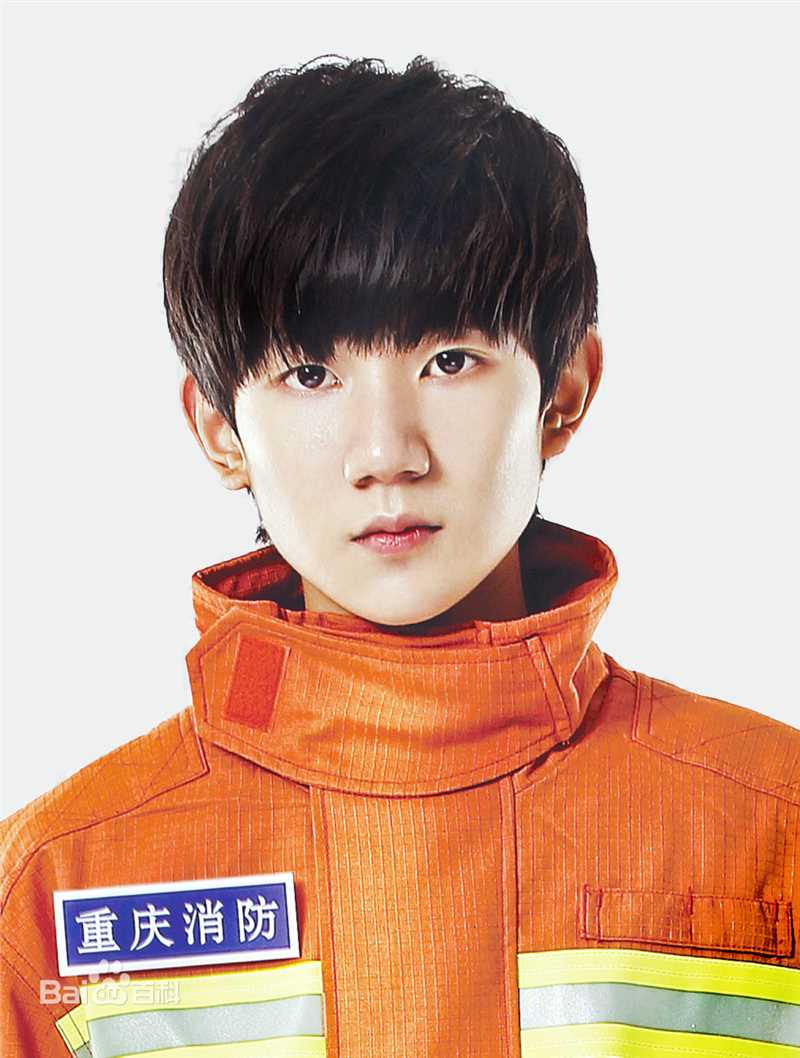 王源(Roy)社会活动生活照