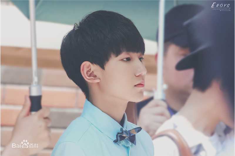 王源(Roy)完美精致侧颜前后照片