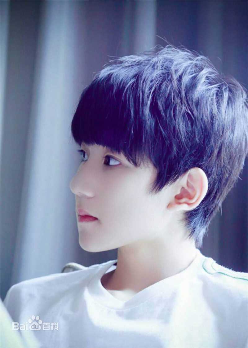 王源(Roy)完美精致侧颜前后照片