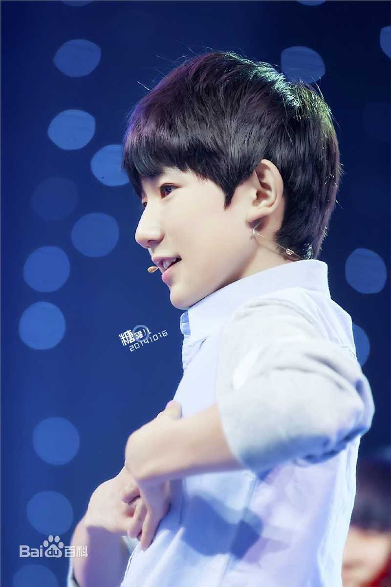 王源(Roy)完美精致侧颜前后照片