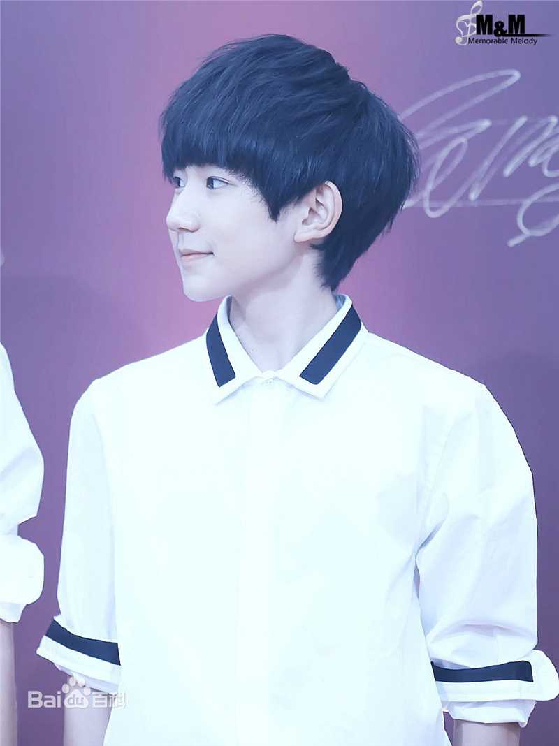 王源(Roy)完美精致侧颜前后照片