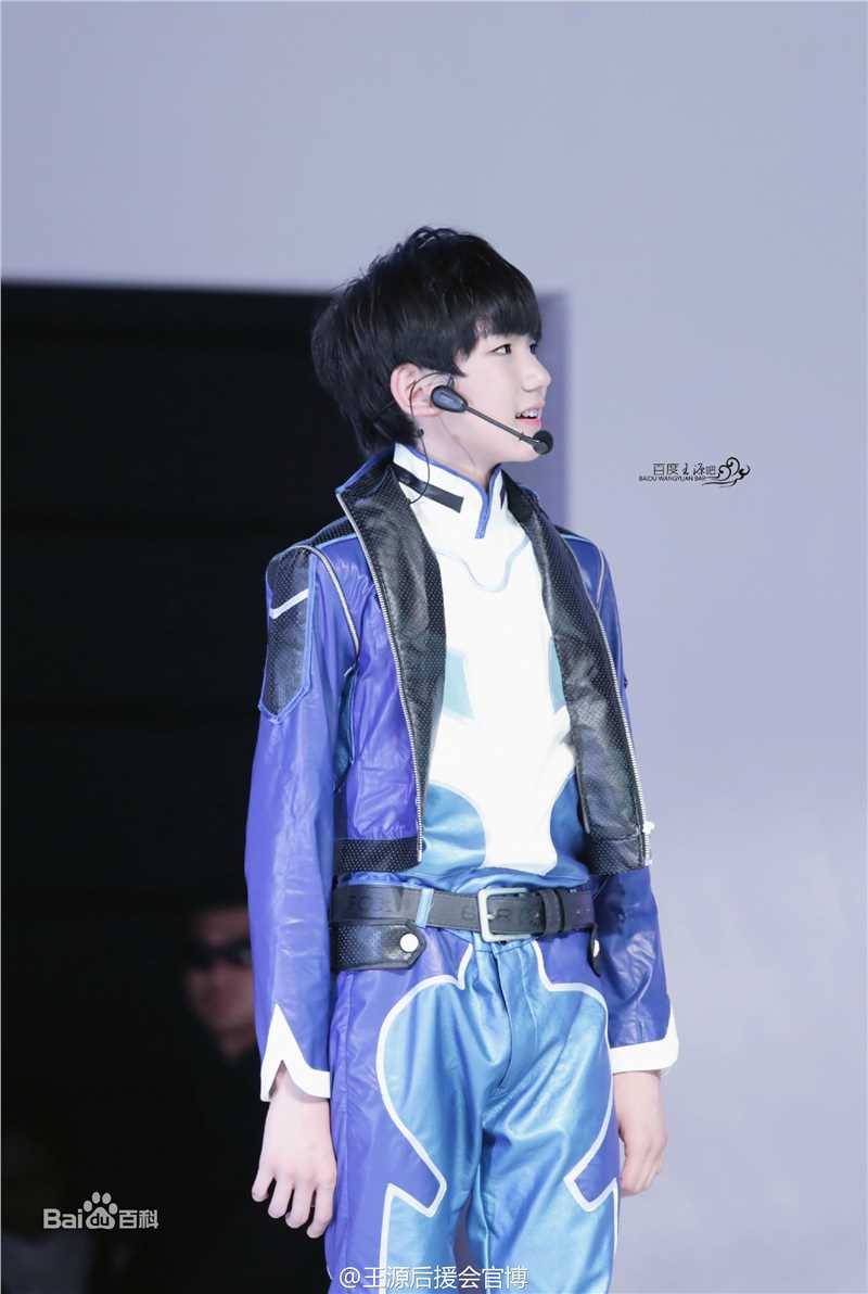 王源(Roy)完美精致侧颜前后照片