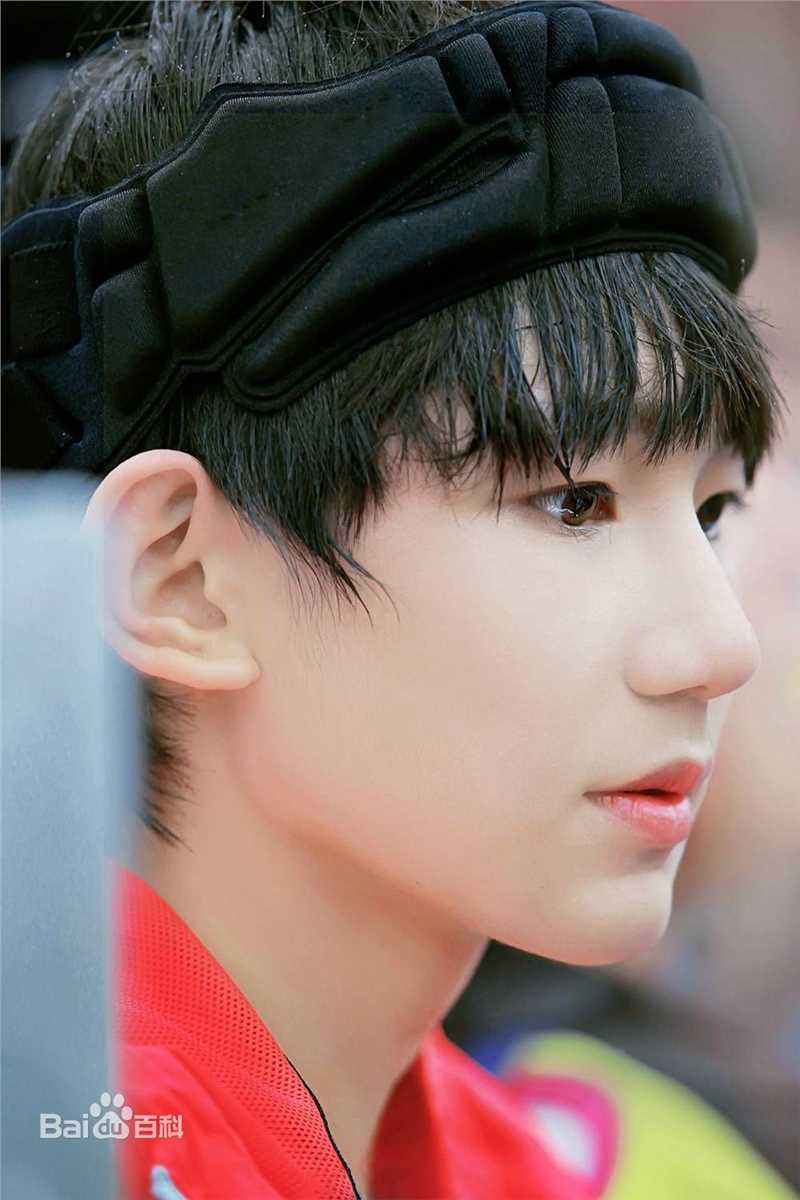 王源(Roy)完美精致侧颜前后照片