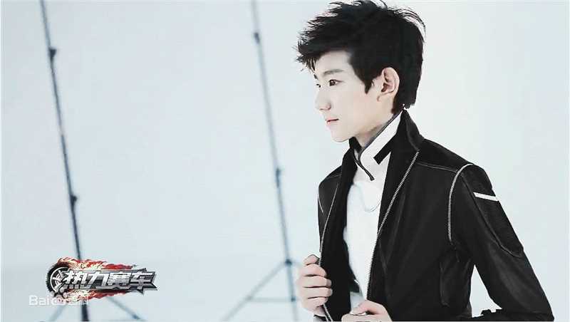 王源(Roy)完美精致侧颜前后照片