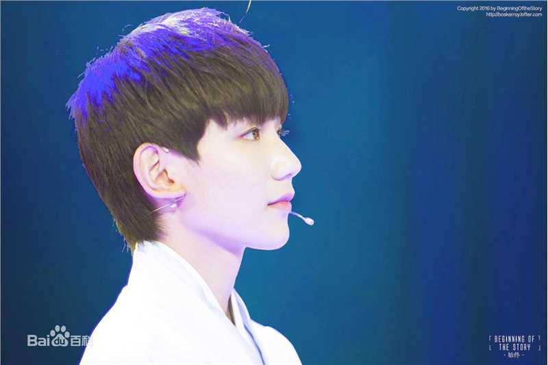 王源(Roy)完美精致侧颜前后照片