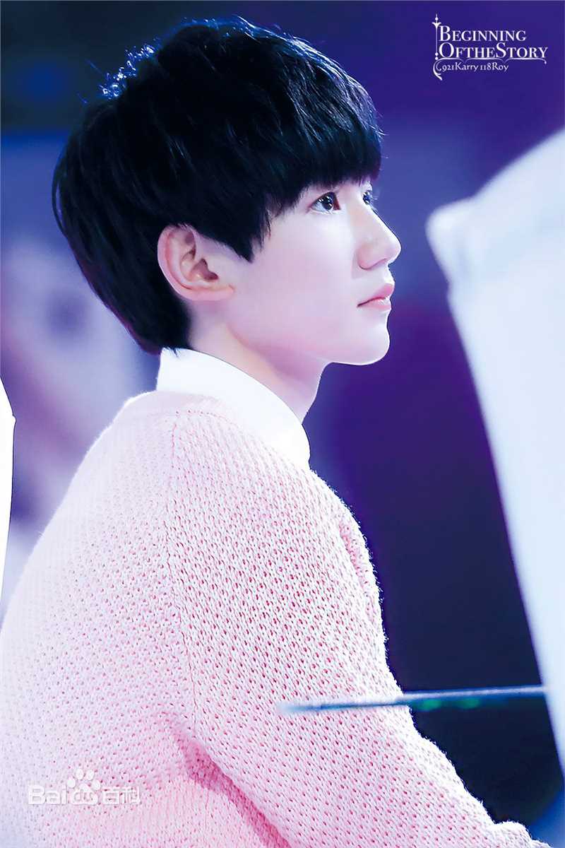 王源(Roy)完美精致侧颜前后照片