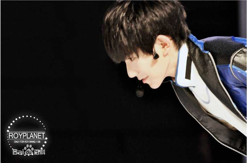 王源(Roy)完美精致侧颜前后照片