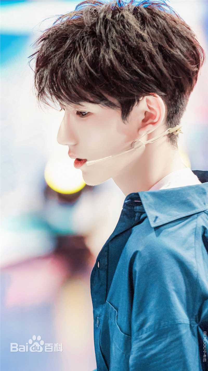 王源(Roy)完美精致侧颜前后照片